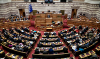 Βουλή: Αντιπαράθεση για τον προϋπολογισμό με φόντο την πανδημία