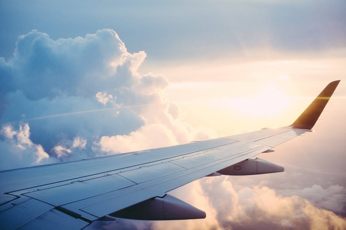 Πέθανε επιβάτης με κορονοϊό στο αεροπλάνο: Χαμός στην πτήση, «είπε ψέματα» λέει η αεροπορική