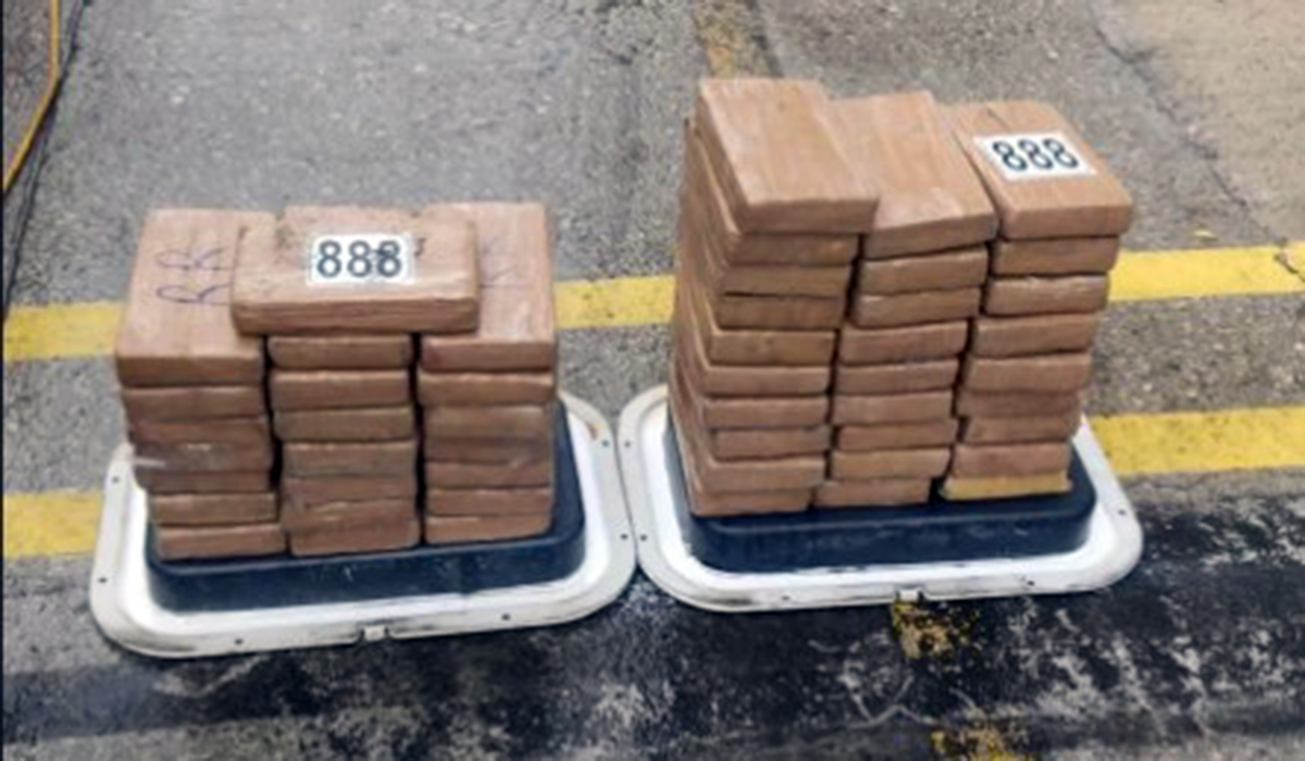 Η ΕΛ.ΑΣ. βρήκε 57 κιλά κοκαΐνης, αξίας 2 εκατ. ευρώ, στο λιμάνι του Πειραιά