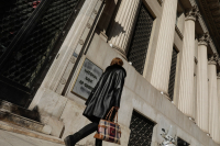 Τράπεζα της Ελλάδος: Μειώθηκαν οι καταθέσεις των νοικοκυριών, αυξήθηκαν τα δάνεια των επιχειρήσεων