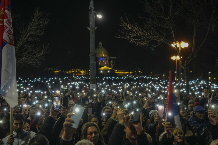 Ταραχές στη Σερβία: Ο Βούτσιτς καταγγέλλει «έγχρωμη επανάσταση» οργανωμένη από τη Δύση - Συγκρούσεις με την Αστυνομία
