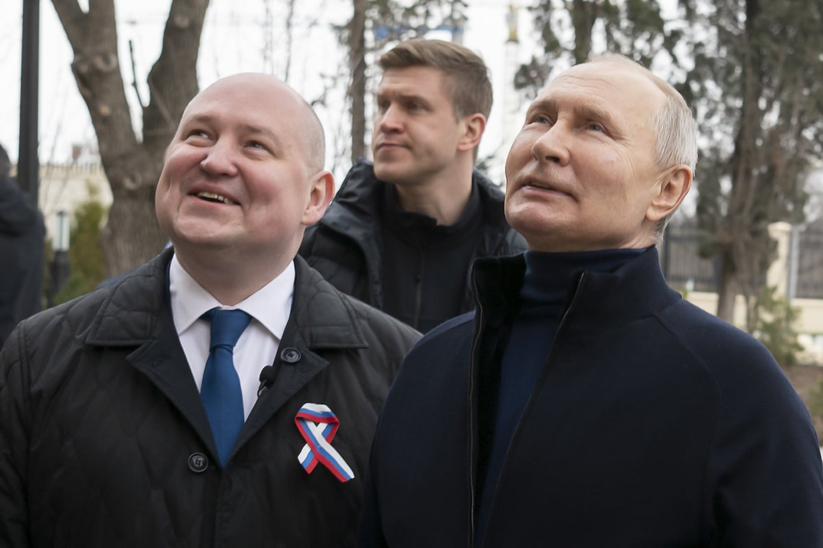 Βλαντίμιρ Πούτιν: Αιφνιδιαστική επίσκεψη σε Κριμαία και Μαριούπολη