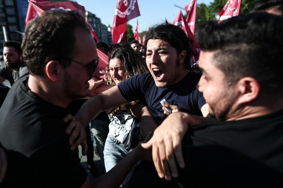 Τουρκία: Επεισόδια στην πλατεία Ταξίμ - «Δεν πάει άλλο, ο Ερντογάν πρέπει να φύγει», φώναζαν οι διαδηλωτές