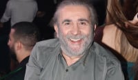 Ο Λάκης Λαζόπουλος χορεύει ζεϊμπέκικο στο Καστελόριζο (Βίντεο)