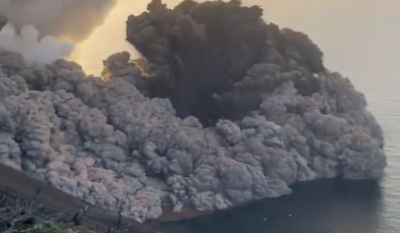 «Βρυχάται» το ηφαίστειο Στρόμπολι: Σεισμός 4,6 Ρίχτερ, τσουνάμι 1,5 μέτρου και λάβα