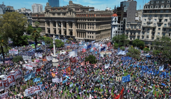 «Βράζει» η Αργεντινή - Χιλιάδες στους δρόμους μετά τις «μεταρρυθμίσεις» Μιλέι