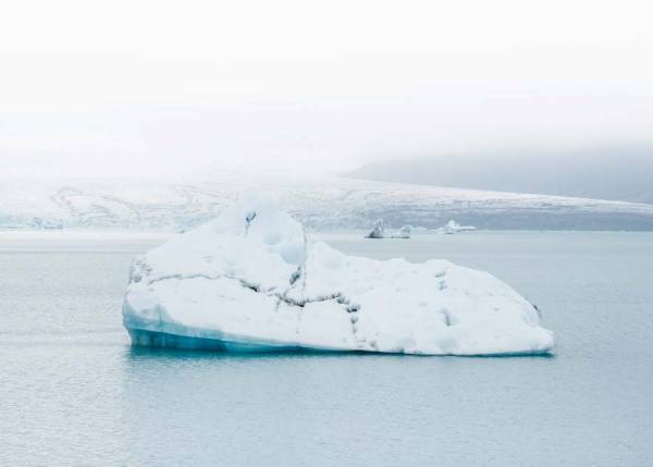 Γροιλανδία: 11 δισ. τόνοι πάγου έλιωσαν σε μία και μόνον ημέρα!