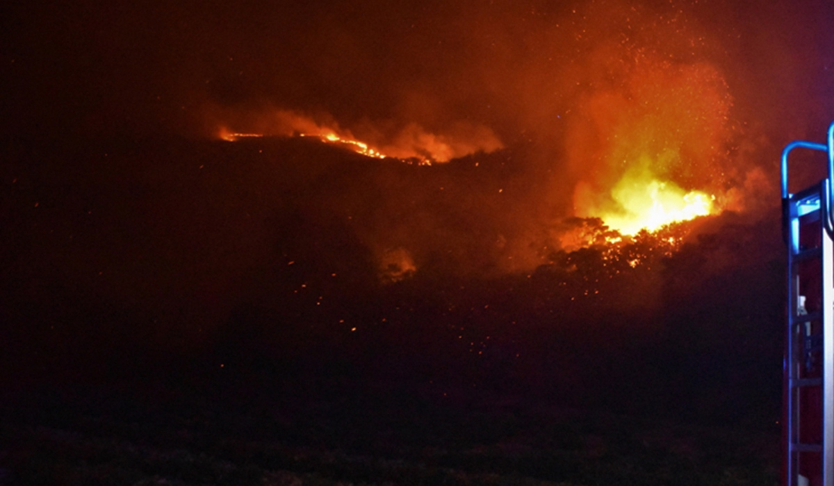 Πύρινος εφιάλτης σε δύο μέτωπα στην Ιταλία: Φωτιές και καύσωνας με 48άρια
