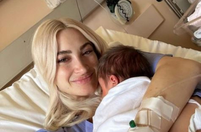 Ιωάννα Τούνη: «Λιώνει» αγκαλιά με τον γιο της - Νέα φωτογραφία με 300.000 like σε μία ώρα