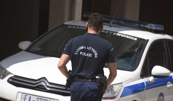 Θεσσαλονίκη: Ένταση μετά από τροχαίο - Τραυματίστηκε ελαφρά αστυνομικός