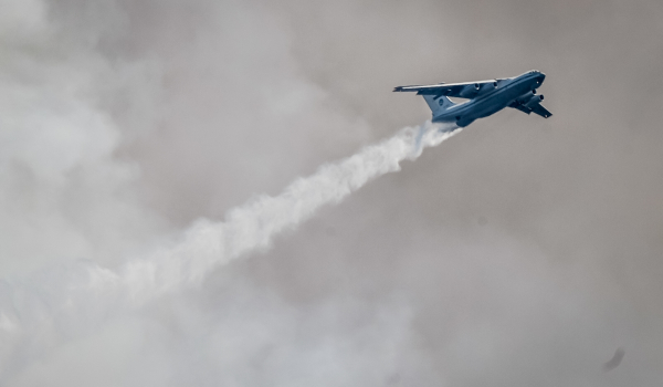 Φωτιά στα Βίλια: Παραλίγο τραγωδία με το ρωσικό πυροσβεστικό αεροσκάφος Ιλιούσιν