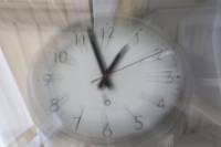 Αλλαγή ώρας: Πότε γυρίζουμε τα ρολόγια - Τι ισχύει με την απόφαση για κατάργηση