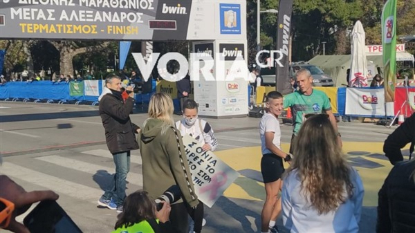 Θεσσαλονίκη - Μαραθώνιος: Συγκλόνισε ο τερματισμός της Τσεκίνη που πάσχει από καρκίνο (video)