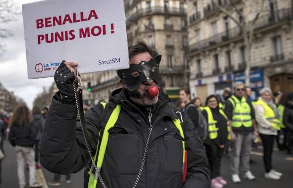 Συγκρούσεις μεταξύ «κίτρινων γιλέκων» και αστυνομίας στη Γαλλία