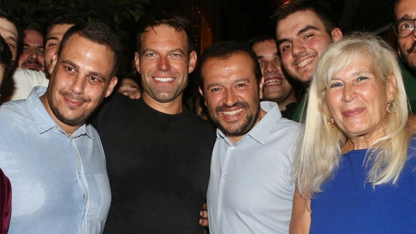 Κασσελάκης: Σε πάρτι για τη νεολαία – «Να ο πρόεδρος» του είπε ο Νίκος Παππάς