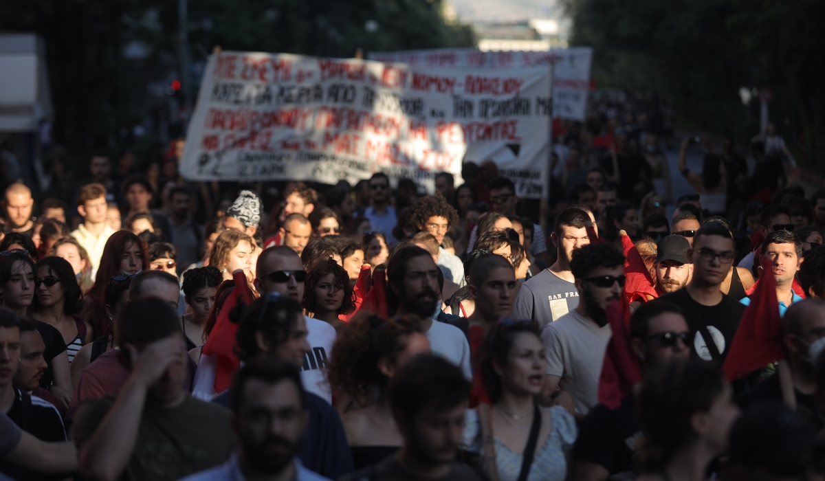 Φοιτητικές πορείες σε Αθήνα και Θεσσαλονίκη κατά του νομοσχεδίου του υπ. Παιδείας (βίντεο)