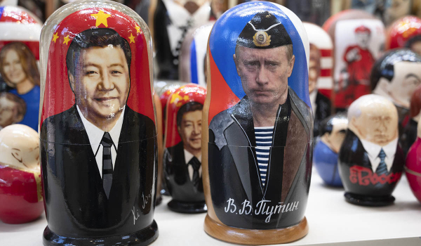 Έτοιμη δηλώνει η Κίνα να συνεργαστεί με τη Ρωσία για την επίλυση της κρίσης στην Ουκρανία