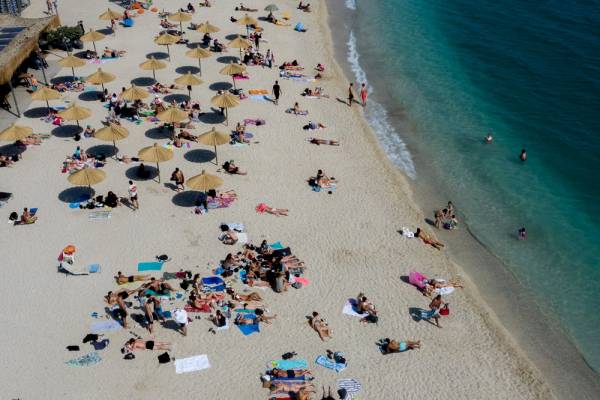 Η απάντηση Τσιόδρα για τις οργανωμένες παραλίες - Θα ανοίξουν το Σαββατοκύριακο ενόψει καύσωνα;