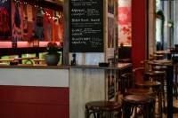 Κορονοϊός: «Δεν θα δοθεί επιπλέον χώρος σε μπαρ και κέντρα διασκέδασης»