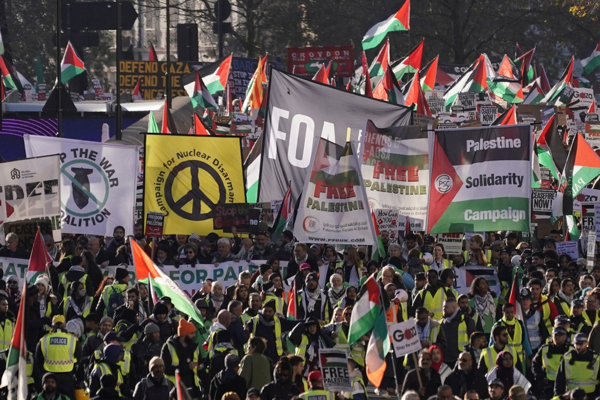 Νέες μεγάλες συγκεντρώσεις στο Λονδίνο για «διαρκή εκεχειρία» στη Γάζα (εικόνες, βίντεο)