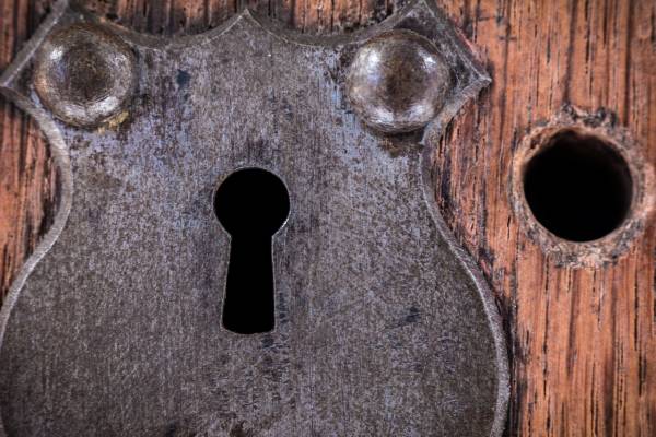 ΕΣΗΕΑ: Δεν είναι είδηση η «κλειδαρότρυπα» στην ιδιωτική ζωή