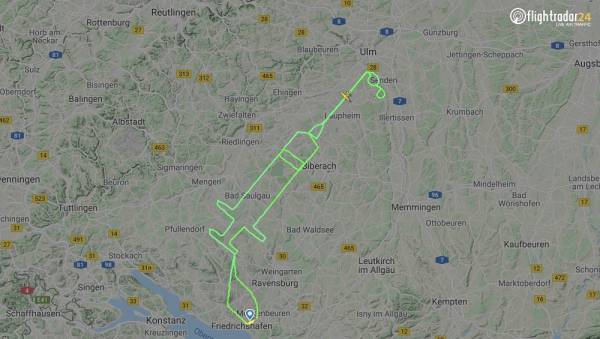 Πιλότος «ζωγράφισε» σύριγγα στον ουρανό της Βαυαρίας, για το εμβόλιο