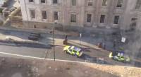 Λονδίνο: Η στιγμή που οι αστυνομικοί πυροβολούν τον δράστη στη Γέφυρα (video)