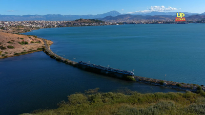 Ο σιδηρόδρομος πάνω στο νερό και το τρένο που… διασχίζει τα κύματα (Βίντεο)