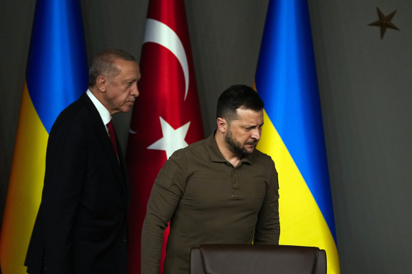 Στην Κωνσταντινούπολη ο Ζελένσκι- Συνομιλίες με Ερντογάν για ειρηνευτική πρωτοβουλία