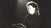 Σπάνιο ντοκουμέντο από το 1979: Η Έλλη Λαμπέτη διαβάζει εκκλησιαστικά κείμενα