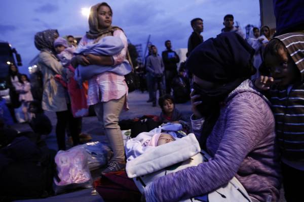DW: 120.000 πρόσφυγες έτοιμοι να εισέλθουν στην Ελλάδα - Κρίσιμα τα επόμενα 24ωρα