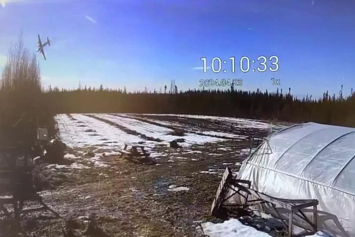 Η στιγμή που αεροσκάφος συντρίβεται στην Αλάσκα - Δύο νεκροί (βίντεο)
