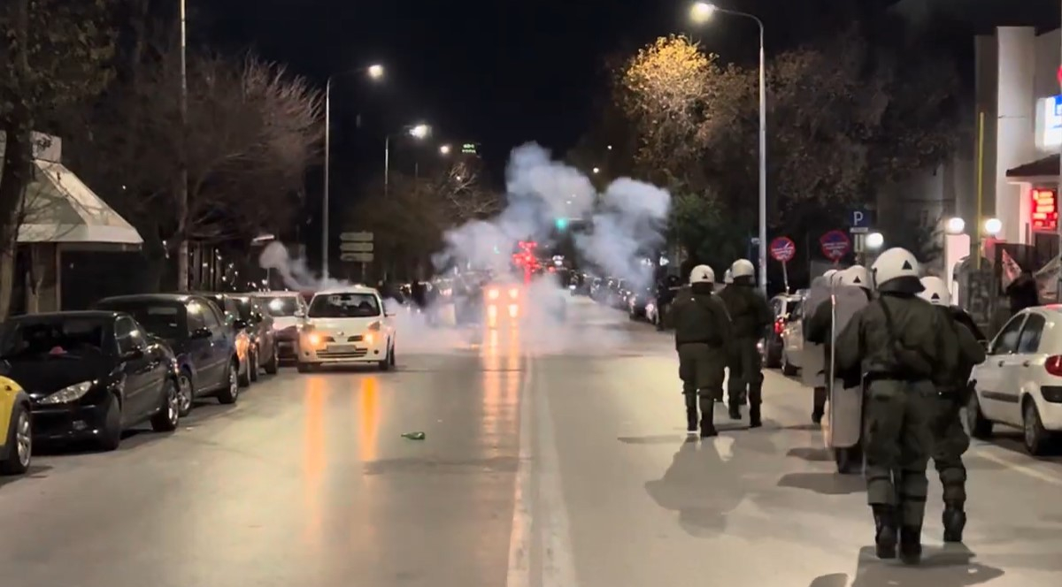 Θεσσαλονίκη: Επεισόδια μεταξύ αντιεξουσιαστών και ΜΑΤ στο ΑΠΘ (βίντεο)