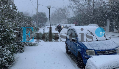 Χιονίζει στην Αθήνα: Το έστρωσε στα βόρεια προάστια – Χιόνια και στο Σύνταγμα