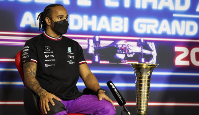 Formula 1: Ο Χάμιλτον ζητά τον ορισμό αγωνοδικών που δεν θα είναι «προκατειλημμένοι»