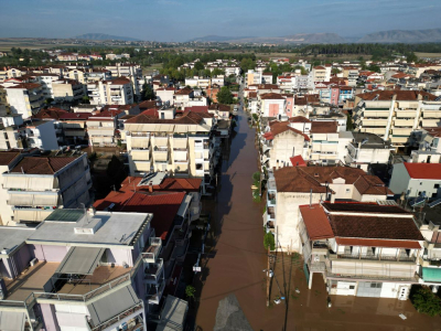 Πλημμύρες σε Λάρισα και Βόλο: Μηνύματα από το 112 για εκκένωση σε περισσότερες από 30 περιοχές