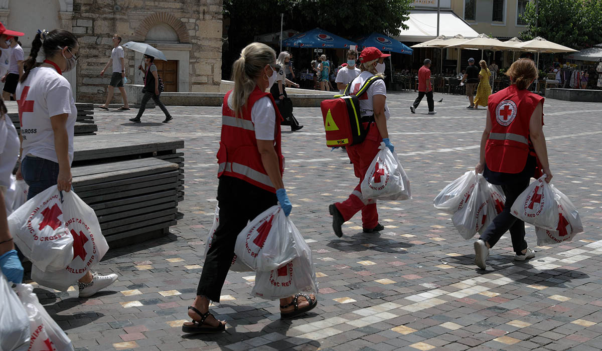 Ερυθρός Σταυρός: Δράση ενίσχυσης αστέγων στην Αθήνα αύριο ενόψει καύσωνα