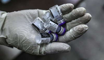 Μετάλλαξη Ομικρον: Μειωμένη αποτελεσματικότητα για το εμβόλιο της Pfizer