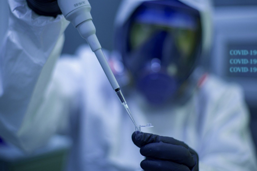 Deutsche Welle: Είναι λύση να καταργηθούν οι πατέντες των εμβολίων;
