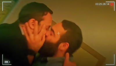 Η Τούρτα της Μαμάς: Αποθέωση στο Twitter για το γκέι φιλί στην δημόσια τηλεόραση