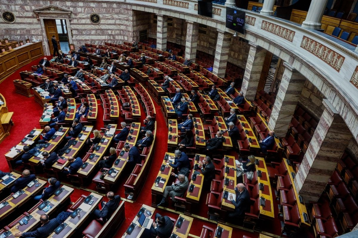 Ο ΣΥΡΙΖΑ φέρνει τον Μητσοτάκη στη Βουλή για τις παρακολουθήσεις
