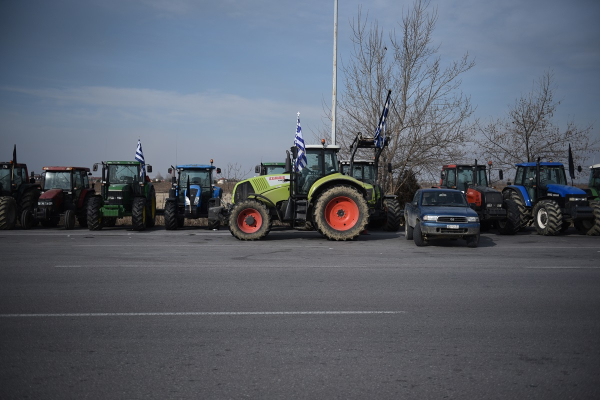 Greek farmers set to present 10 key demands in crucial meeting with prime minister Mitsotakis