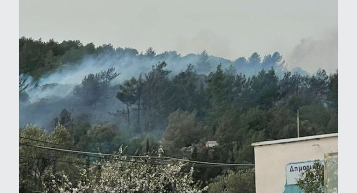 Μεγάλη φωτιά στο χωριό Κορίθι της Ζακύνθου