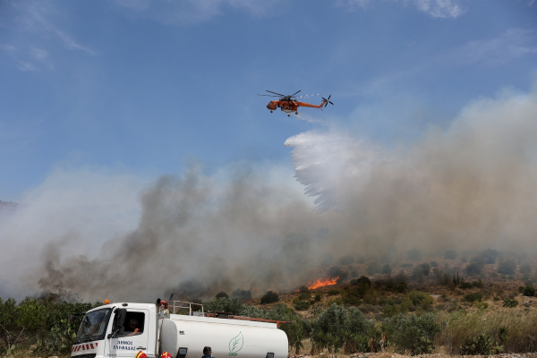 Μήνυμα Κλέαρχου Μαρουσάκη για τη φωτιά στη Βούλα: Τα καλά και κακά νέα για τους ανέμους