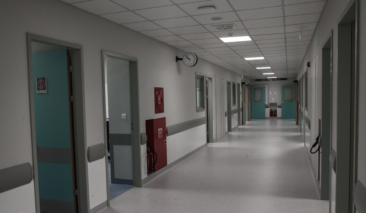 Βόλος: Ασθενής με κορονοϊό το «έσκασε» από το παράθυρο νοσοκομείου