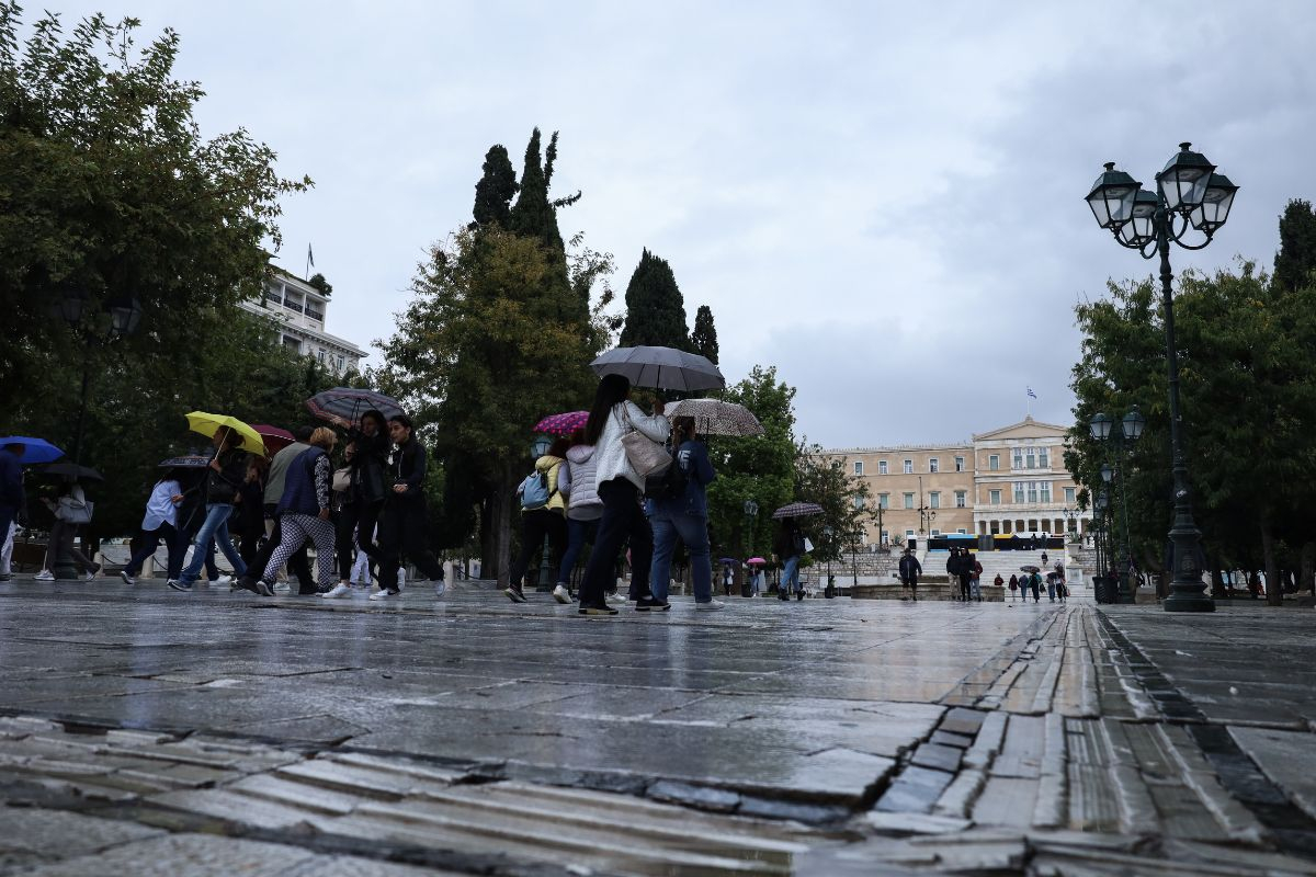 Στην Αθήνα η κακοκαιρία: Η πιο δύσκολη μέρα - Μέχρι πότε θα βρέχει