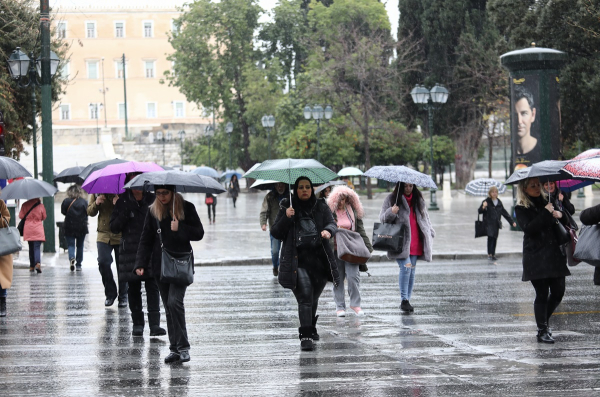 Η κακοκαιρία Betina «χτυπά» την Ελλάδα: Πτώση 14 βαθμοί μετά το μεσημέρι - Σφοδροί άνεμοι και χιονοθύελλες (LIVE Χάρτες)