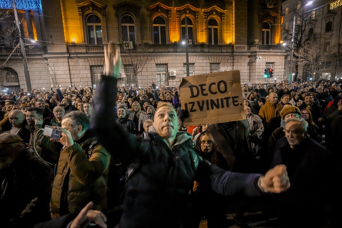 Κρεμλίνο: Η Δύση με τις διαδηλώσεις επιχειρεί να στήσει ένα «Μαϊντάν» στη Σερβία