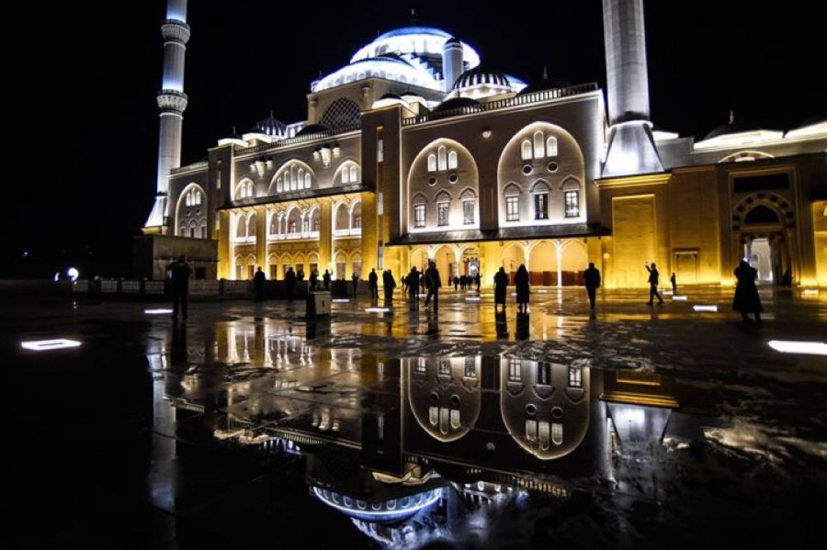 Camlica: Ανοιξε για προσευχή το μεγαλύτερο τζαμί της Τουρκίας