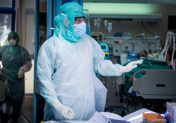 Κέρκυρα: Υπεραιωνόβια ξεπέρασε τον κορονοϊό και εξήλθε υγιής από το νοσοκομείο